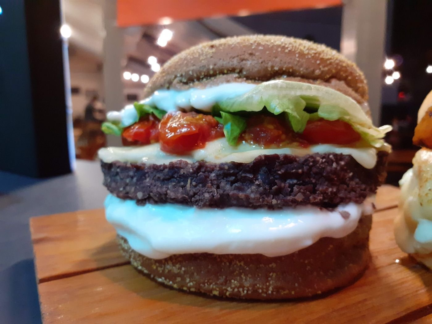 Hambúrguer artesanal em close